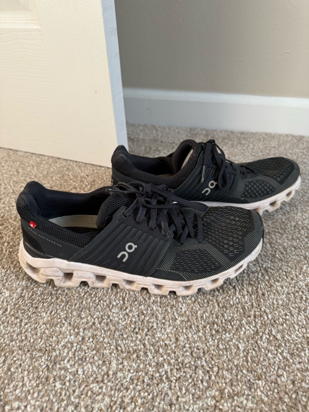 On Running Black Athletic Shoes - Picture 3 of 4